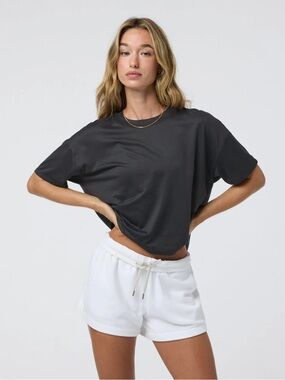 Vuori Energy Tee Black Heather Cropped Boxy T-Shir size M Super Soft lightweight